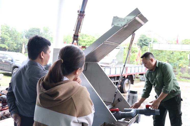 Tham quan, tổng kết mô hình xử lý môi trường chăn nuôi lợn bằng máy ép chất thải chăn nuôi